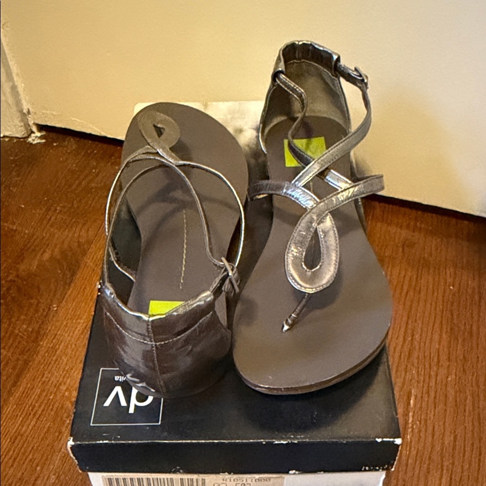 DV by Dolce Vita Metallic Brown T-Strap Sandals